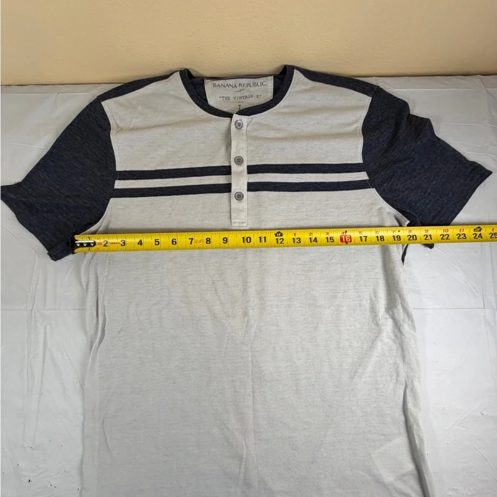 Banana Republic Cream and Navy Vintage‎ Tee